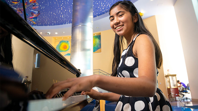 Girl hand surgery patient playing the piano